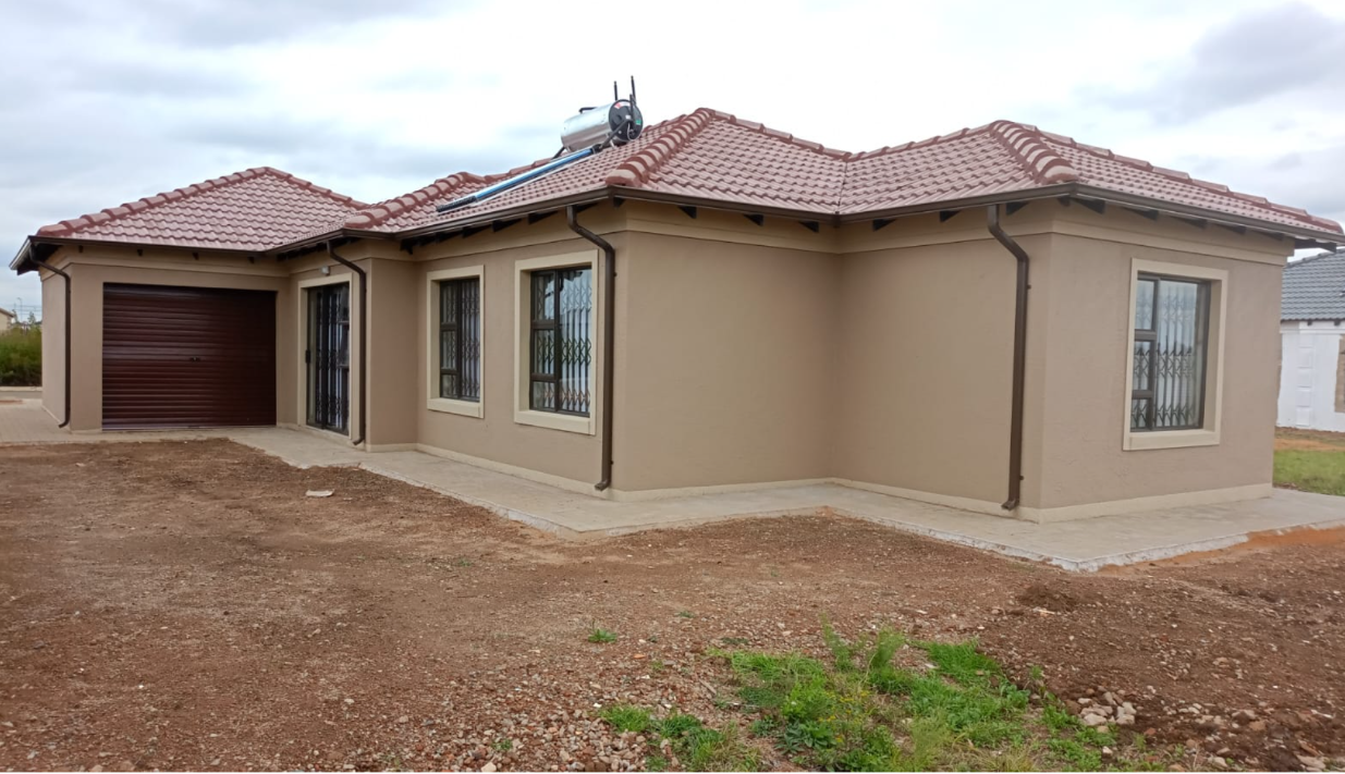 Baobab type with double garage and stacking doors at WindmillPark Boksburg.