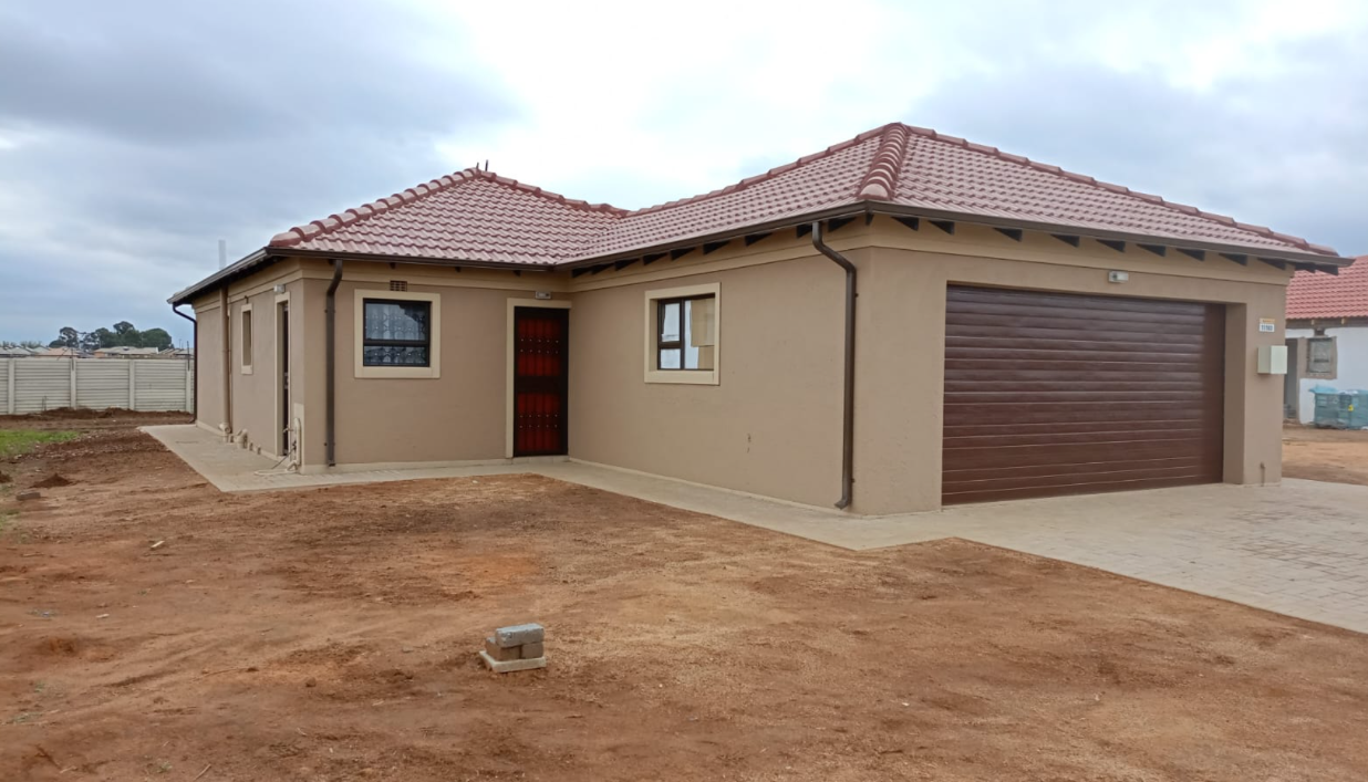 Tuscan-roof Marula type at WindmillPark — terracotta tile, taupe plaster, cherry timber door.